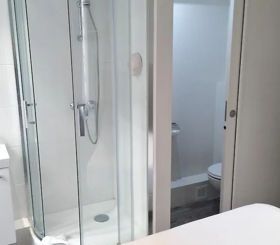 Savoy Hotell 2*