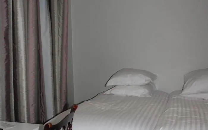 Savoy Hotel 2*